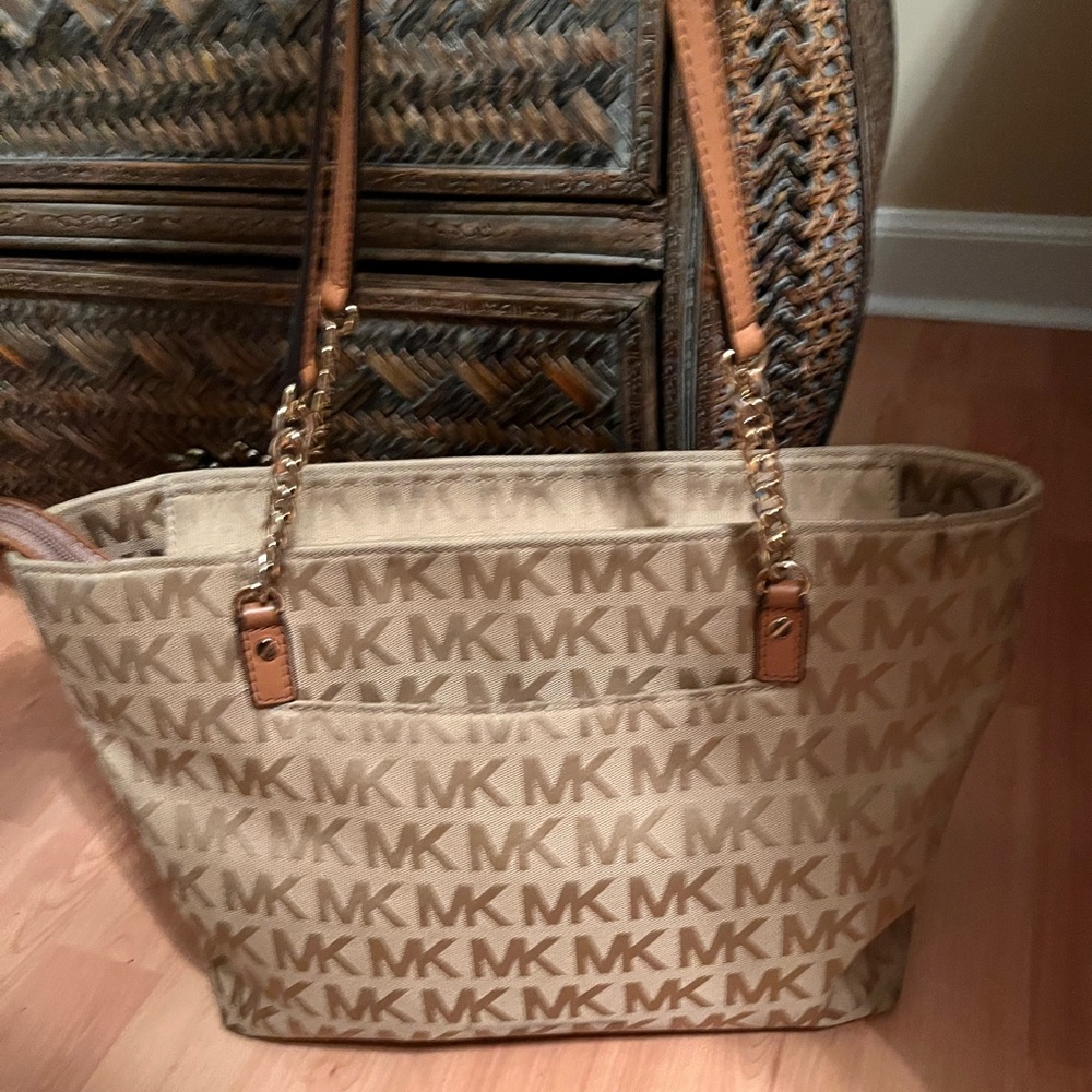 💖FREE SHIPPING❤️‍🔥AUTHENTIC MICHAEL KORS PURSE FOR WOMEN-GREAT CONDITION